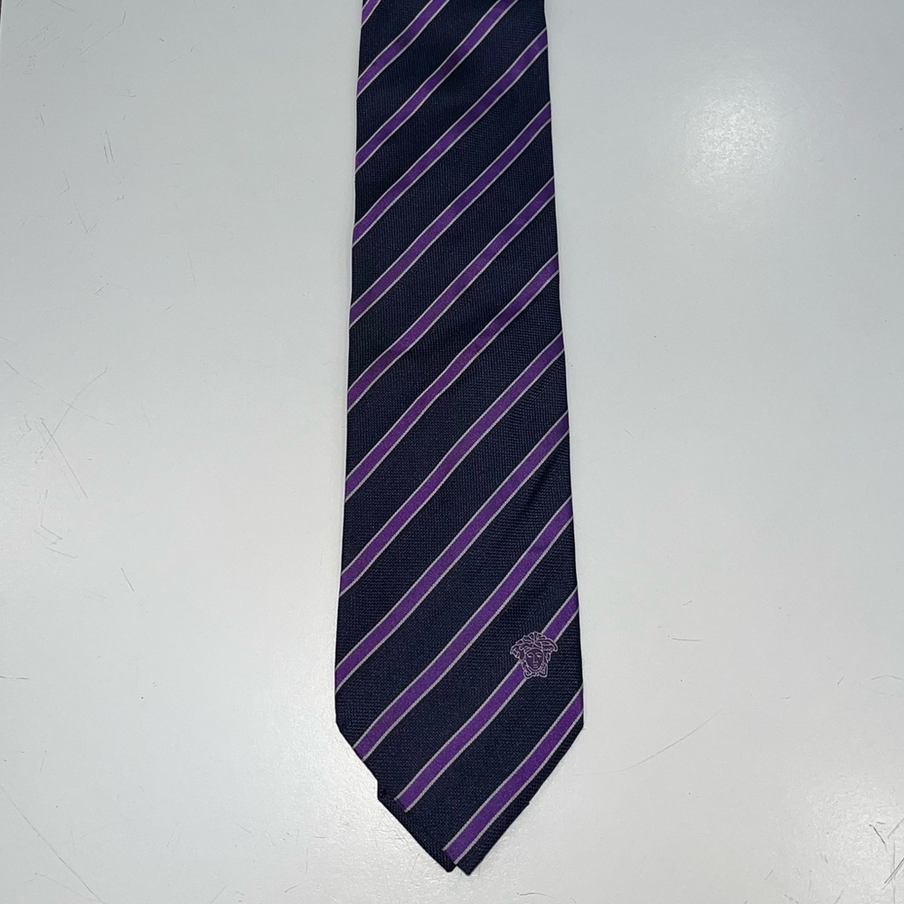 Versace navy blue/purple stripe 100% silk men’s tie. Medusa design